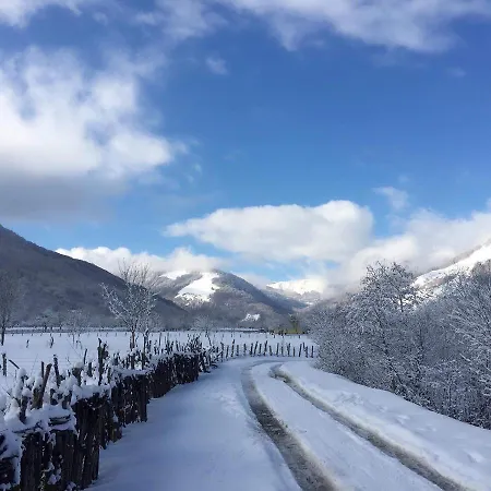 فندق مبيت وإفطار Peraj *